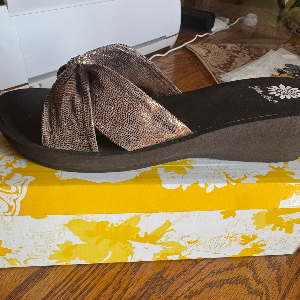 Yellow Box Metallic Brown Sandals